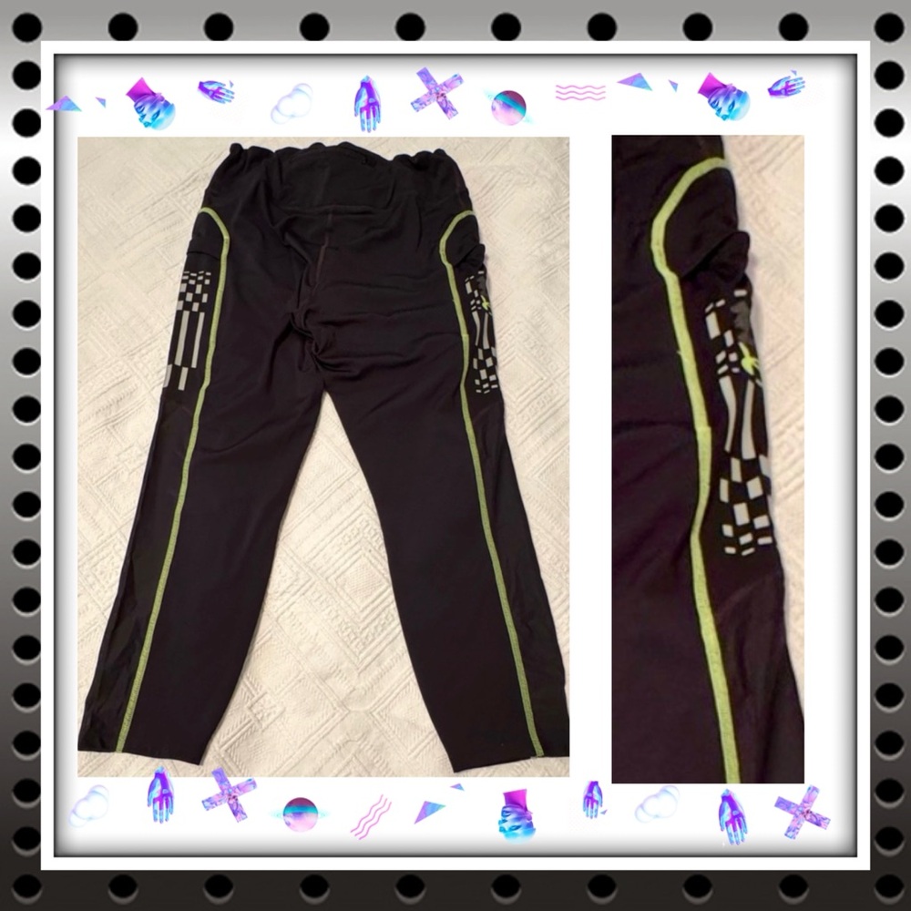 Women’s Under Armour leggings - size XL - black w/neon green stitching - pockets